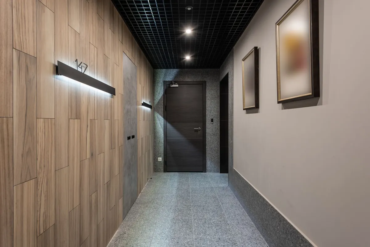Making a Small Hallway Feel Bigger: Lighting, Storage and Colour